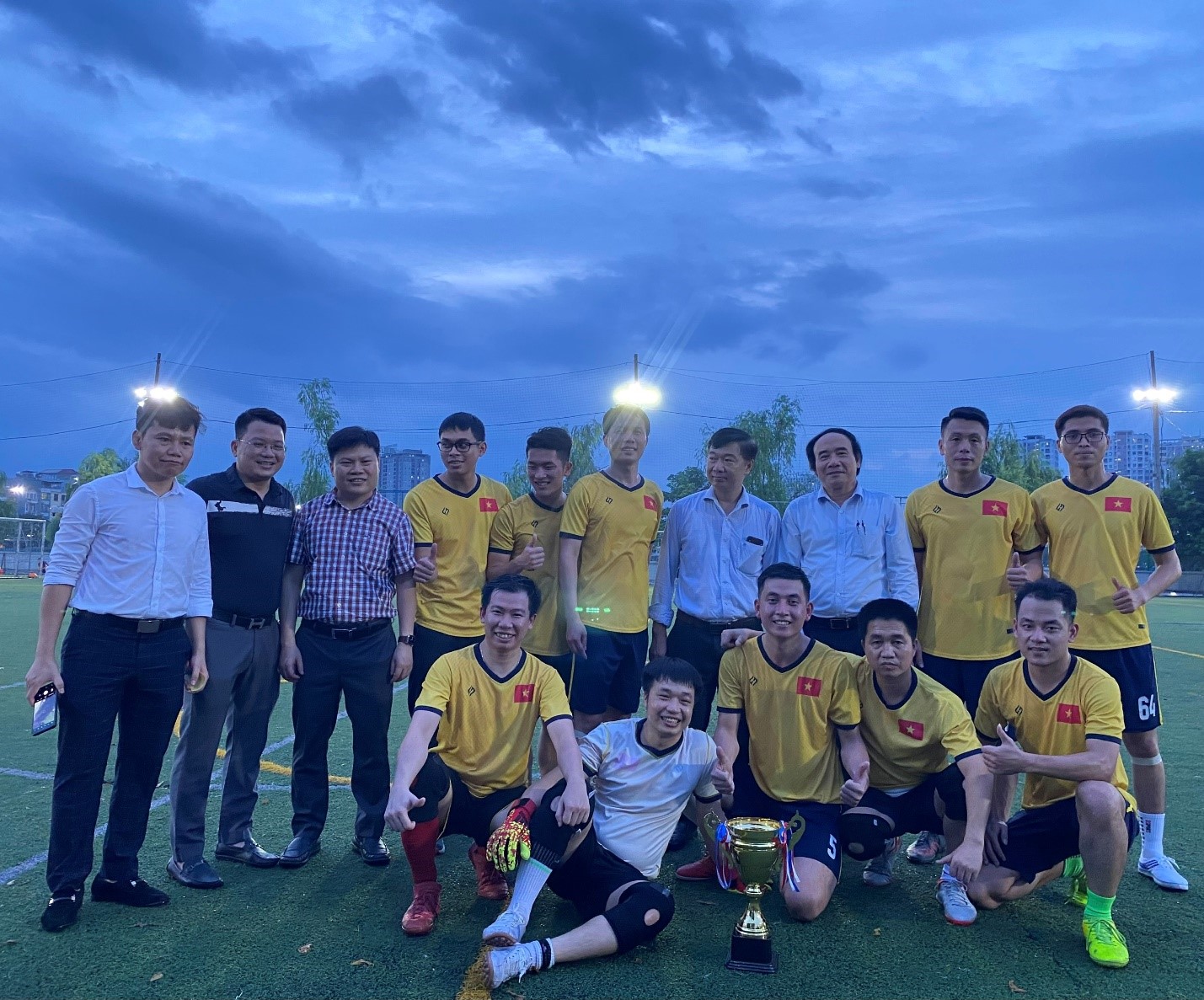 ĐỘI BÓNG KHOA CHẤN THƯƠNG CHỈNH HÌNH VÀ CỘT SỐNG