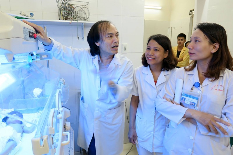 tap huan cham soc tre de non va phong chong nhiem khuan so sinh