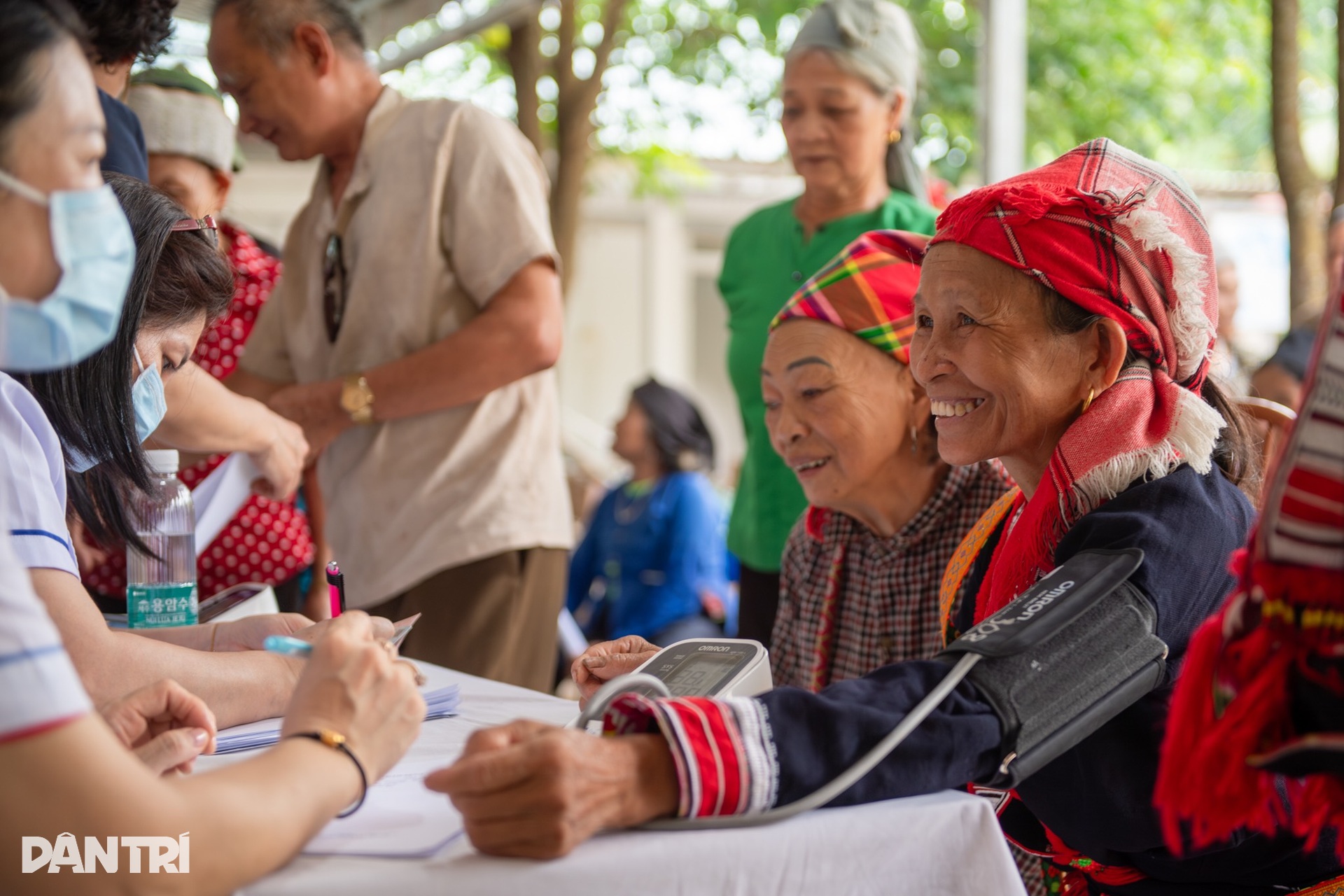 Niềm vui của người dân vùng cao được khám bệnh, nhận thuốc miễn phí - 4