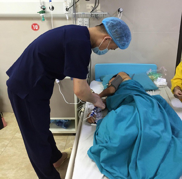 Uống rượu bị rách thực quản: BS cảnh báo càng làm điều này thì nguy cơ ung thư càng tăng - Ảnh 2.