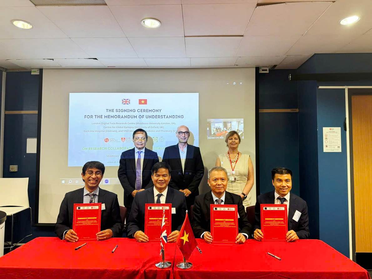 A group of people holding red certificates
AI-generated content may be incorrect.