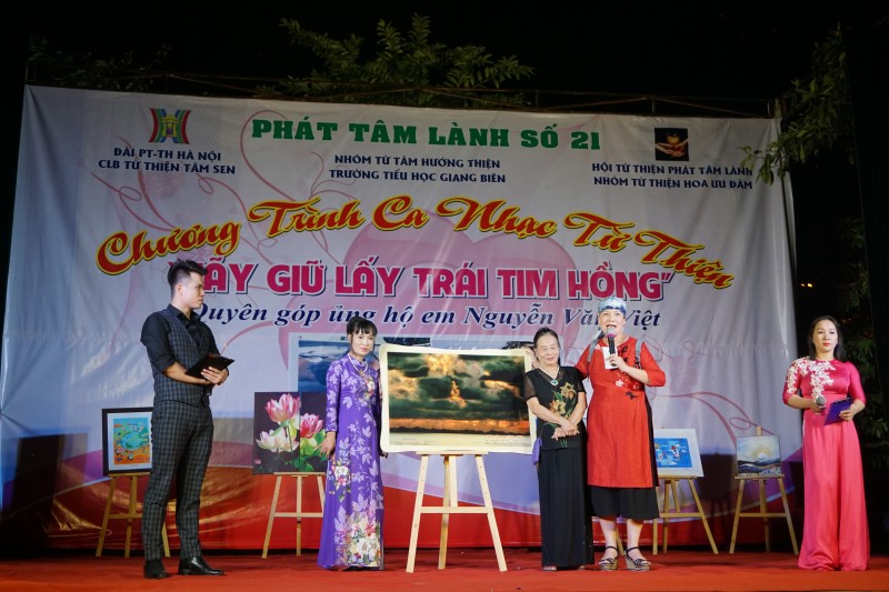 Gần 195 triệu đồng giúp “giữ lấy trái tim hồng cho Việt”