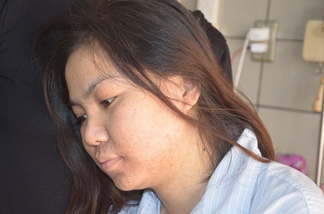 Người mẹ nghèo bất lực nhìn con gái chia quả thận để cứu em - 8