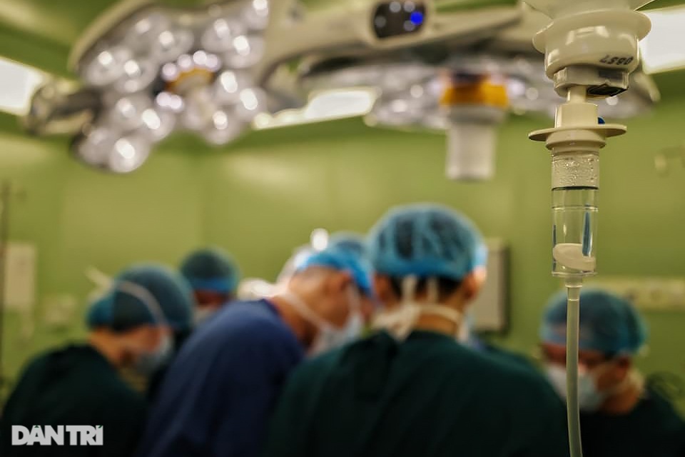 Bên trong phòng mổ đặc biệt, nơi cứu sống hàng nghìn người ở BV Bạch Mai - 9