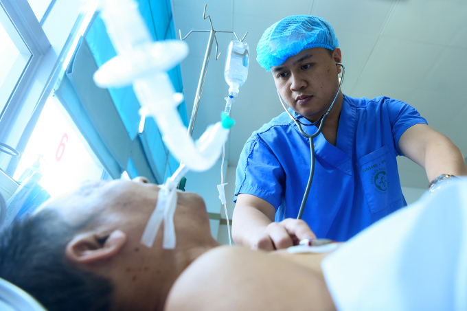 Cuộc chiến âm thầm sau tấm màn xanh của bác sĩ gây mê