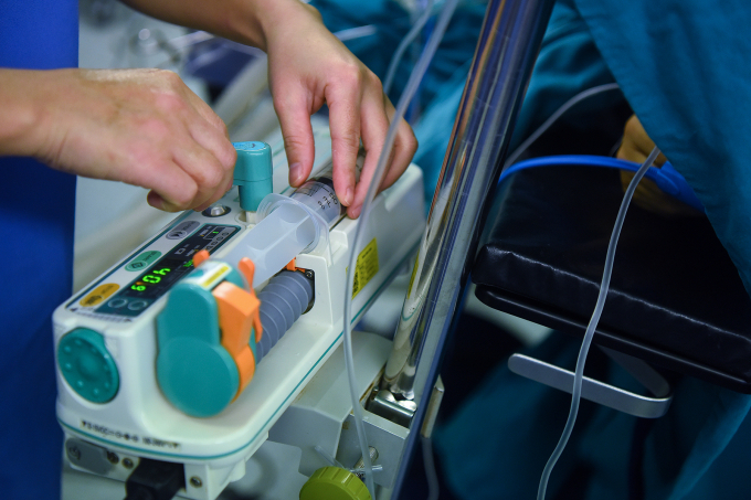 Cuộc chiến âm thầm sau tấm màn xanh của bác sĩ gây mê