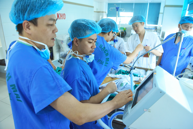 Cuộc chiến âm thầm sau tấm màn xanh của bác sĩ gây mê