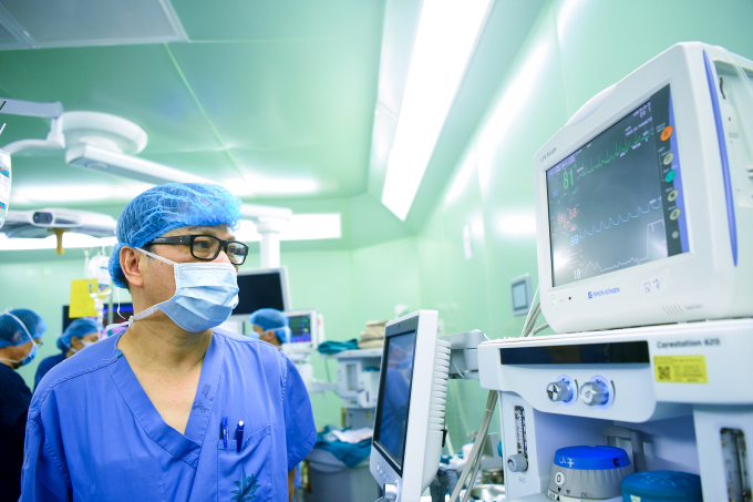 Cuộc chiến âm thầm sau tấm màn xanh của bác sĩ gây mê