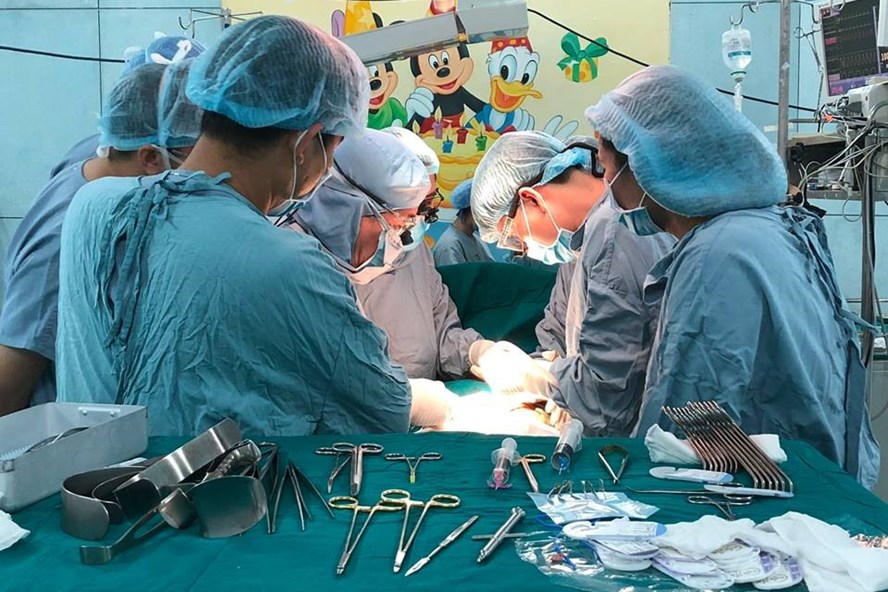 Ca phẫu thuáºt ghép tháºn cho bé gái tại BV Nhi Äá»ng 2