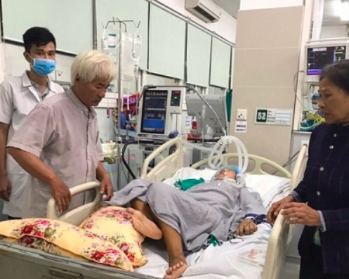 Những câu chuyện thấm đẫm tình người bên giường cấp cứu - Ảnh 3.