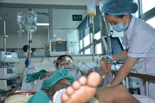 Hơn 120 triệu của bạn đọc đến với người bố nguy kịch vì xe máy đè dưới ao - 2