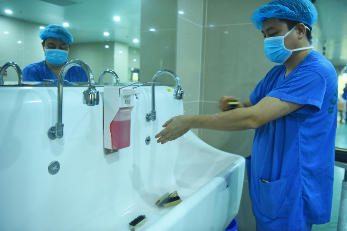 Cuộc chiến âm thầm sau tấm màn xanh của bác sĩ gây mê