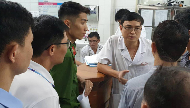 Học sinh lớp 1 tử vong do bị bỏ quên trên xe đưa đón: Nếu ô tô thiếu oxy, trẻ không sống sót quá 5 phút - Ảnh 2.