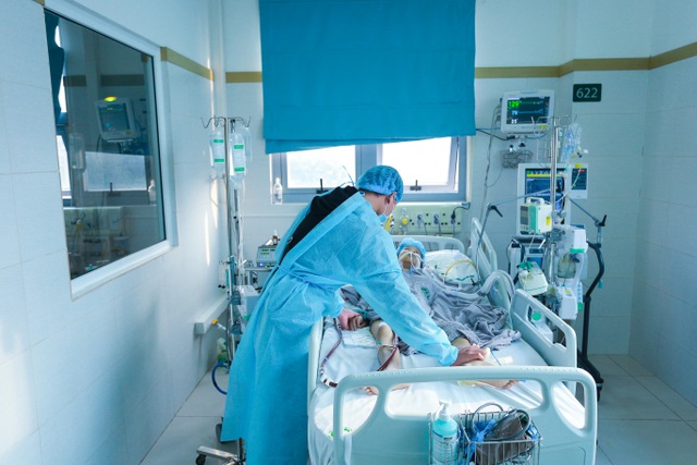 Hài nhi ngừng tim 10 phút, bạn đọc giúp đỡ 1,2 tỉ đồng cứu sản phụ - 8