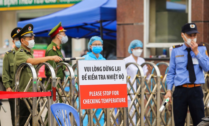 Nữ điều dưỡng Bệnh viện Bạch Mai cùng 8 bệnh nhân Covid-19 được công bố khỏi bệnh - Ảnh 4.