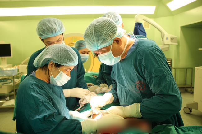 Người phụ nữ xinh đẹp bỗng hóa xồ xề, ngực chảy đến rốn sau 2 lần sinh nở bởi chứng bệnh nghe xong chỉ chực khóc hết nước mắt - Ảnh 5.