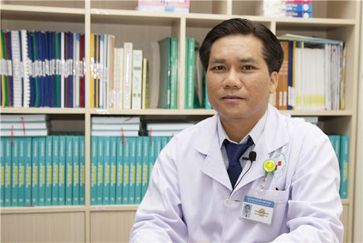  Chỉ sụp mí mắt mà nguy kịch: Chuyên gia Bạch Mai chỉ ra bệnh lý nguy hiểm - Ảnh 2.