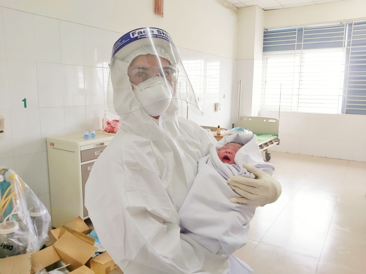 Bé trai chào đời ở tuần thai 36 và nặng 3,8kg.