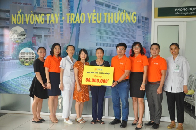 Bạn đọc Dân trí đưa cô gái suy thận vui mừng rời khỏi bệnh viện - 3