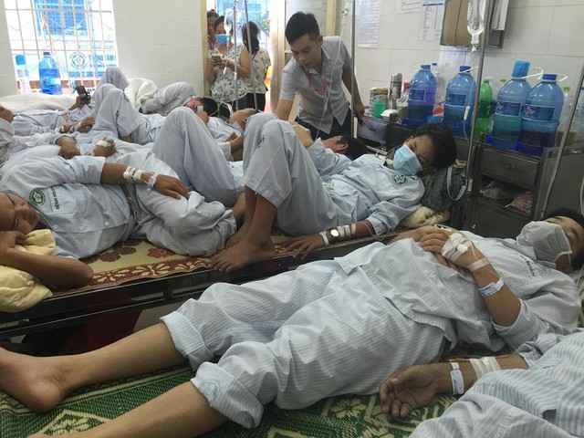 Bệnh nhân điều trị sốt xuất huyết tại BV Bạch Mai. Ảnh: V.Thu