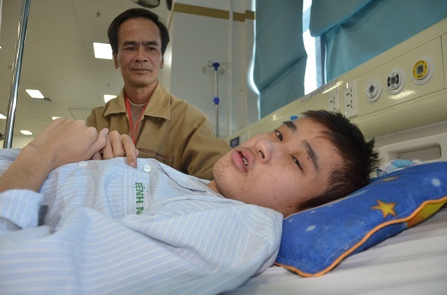 Bác sĩ viện Bạch Mai kêu gọi mạnh thường quân cứu chàng trai mắc tim bẩm sinh - 3