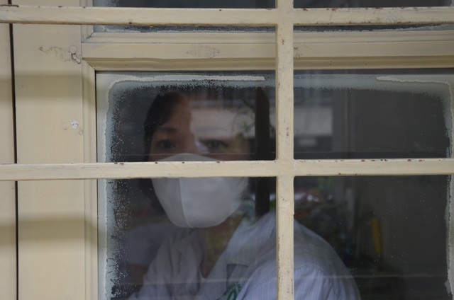 Nếu mẹ không còn, con hãy nghĩ mẹ đi trực chưa về nhé - 6